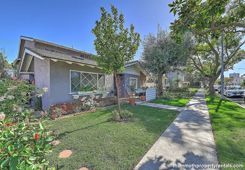 Street view of 338 Orizaba Ave - a classic Long Beach 4-plex in the historic Belmont Heights neighborhood.